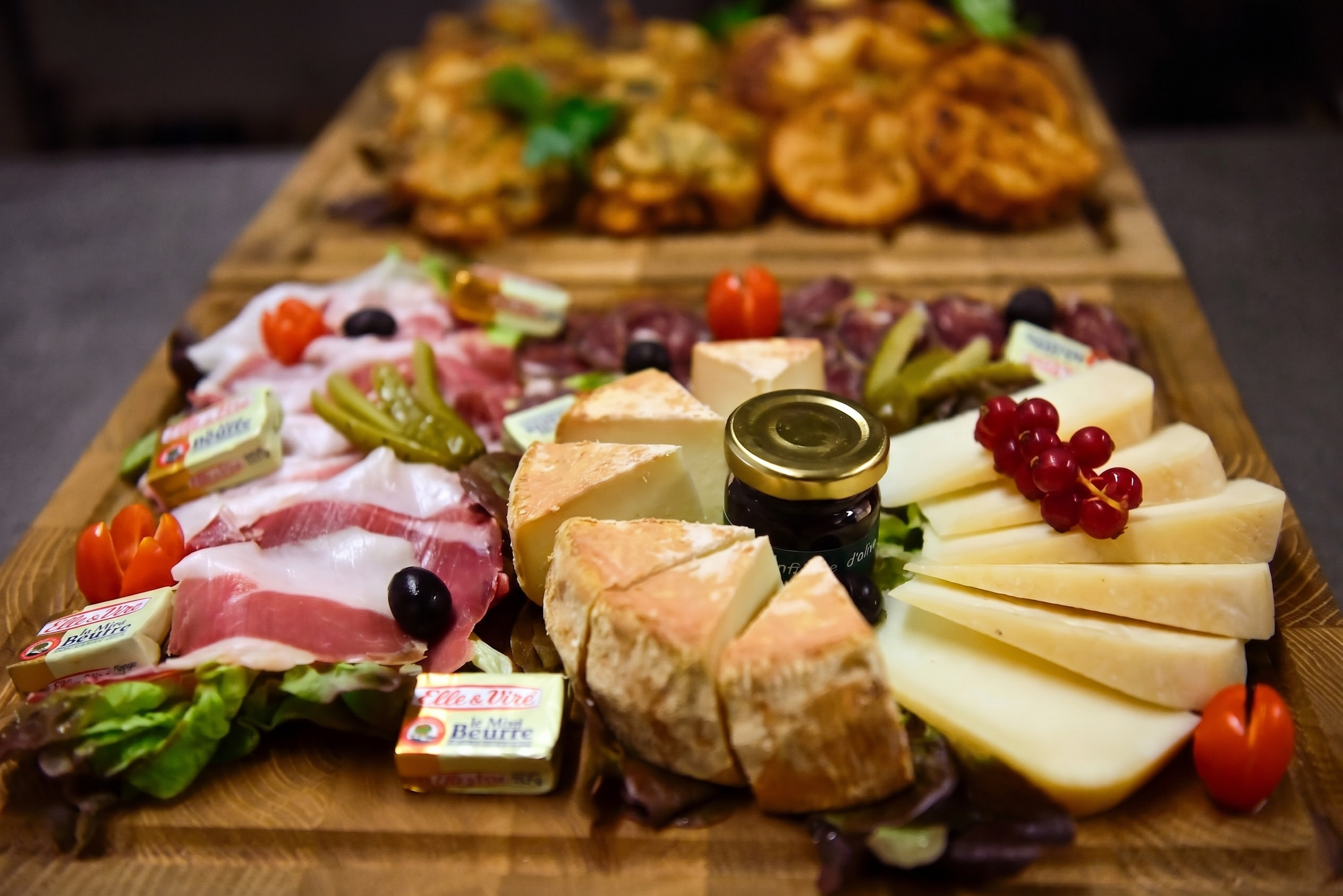 Panier terroir corse avec charcuterie et fromage