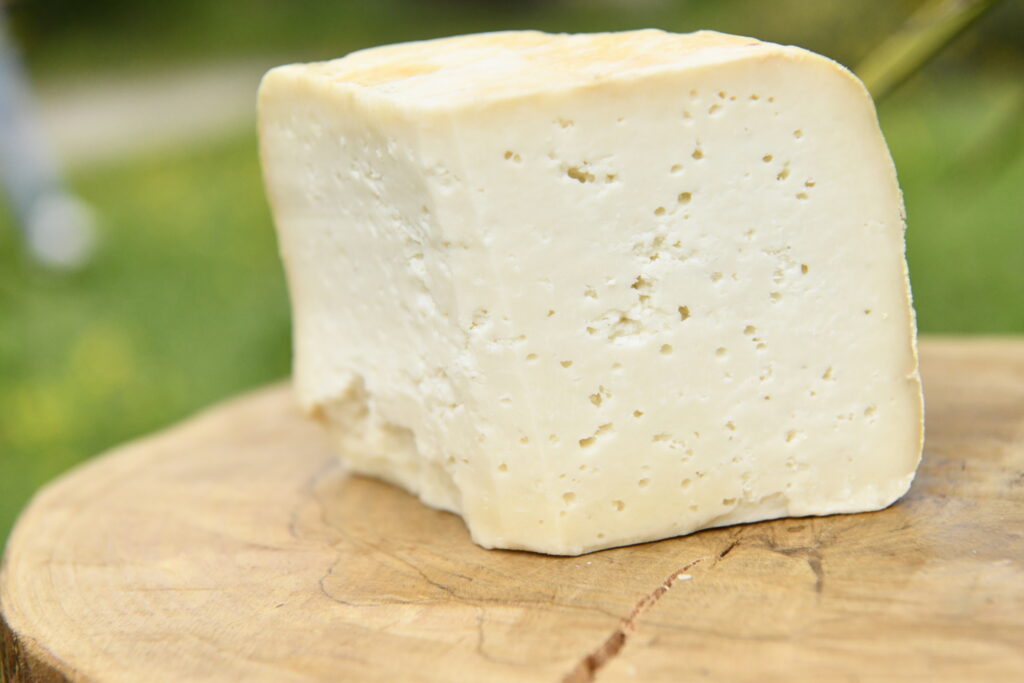 Tomme De Chevre Fermiere Corse Fromage Corse Tiramiland 